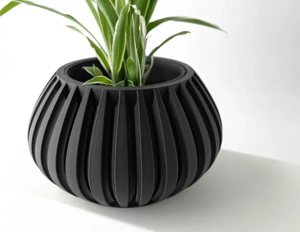 The Leno Planter Pot With Drainage